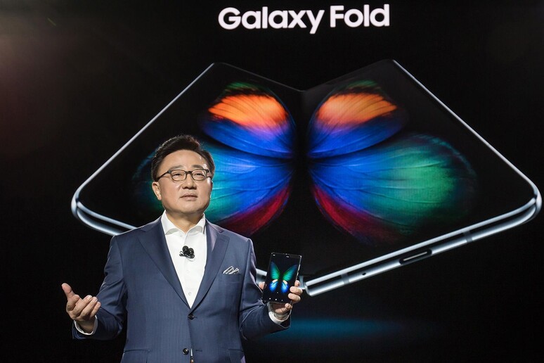 Samsung Galaxy Fold,tempi ancora incerti - RIPRODUZIONE RISERVATA