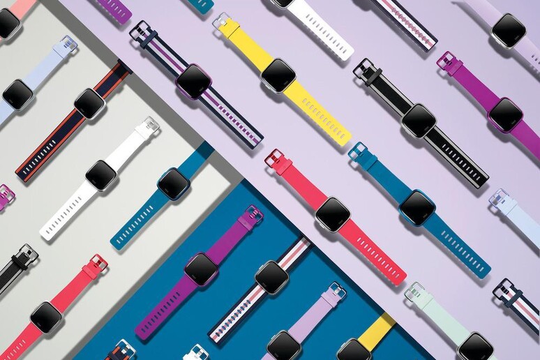 Fitbit, nuovo smartwatch e 3 smartband - RIPRODUZIONE RISERVATA