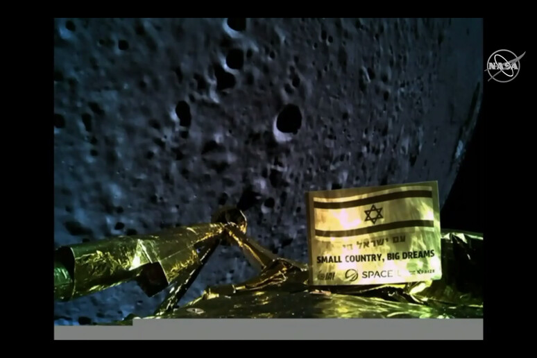Il selfie del lander Beresheet poco prima della perdita dei contatti con il centro di controllo (fonte: NASA TV) - RIPRODUZIONE RISERVATA