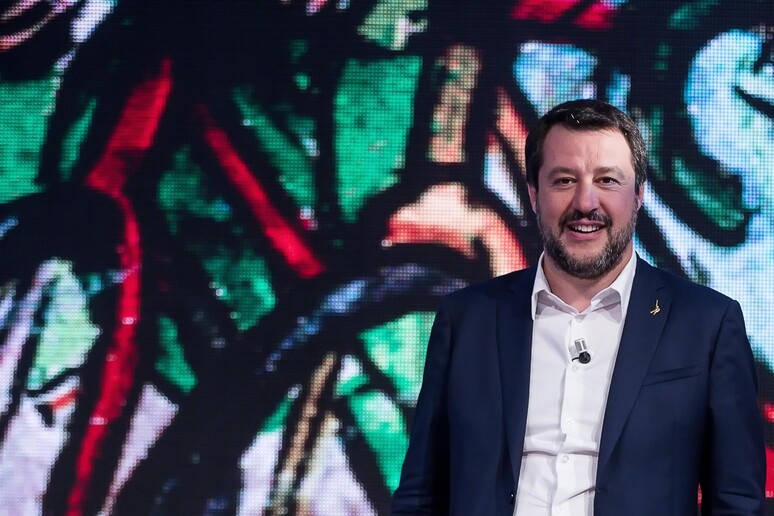 Il vicepremier e ministro dell 'Interno Matteo Salvini durante la trasmissione tv di La7 DiMartedì condotta da Giovanni Floris - RIPRODUZIONE RISERVATA
