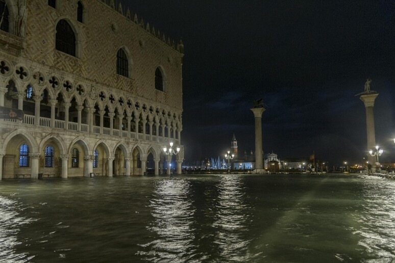 Maltempo:marea a Venezia tocca 127 cm,non accadeva da 4 anni - RIPRODUZIONE RISERVATA