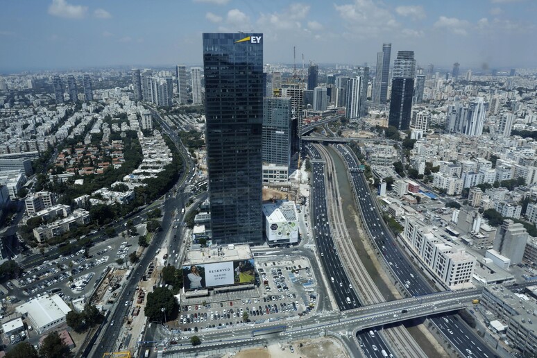 Skyline in Tel Aviv © ANSA/EPA