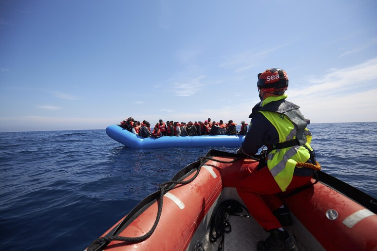 Foto d 'archivio del salvataggio di alcuni migranti © ANSA/AP