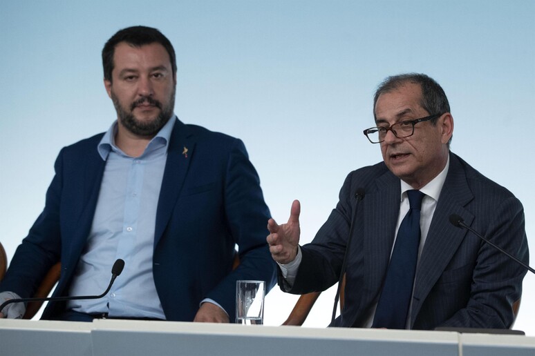 Il ministro dell 'interno Matteo Salvini e il ministro dell 'Economia Giovanni Tria - RIPRODUZIONE RISERVATA
