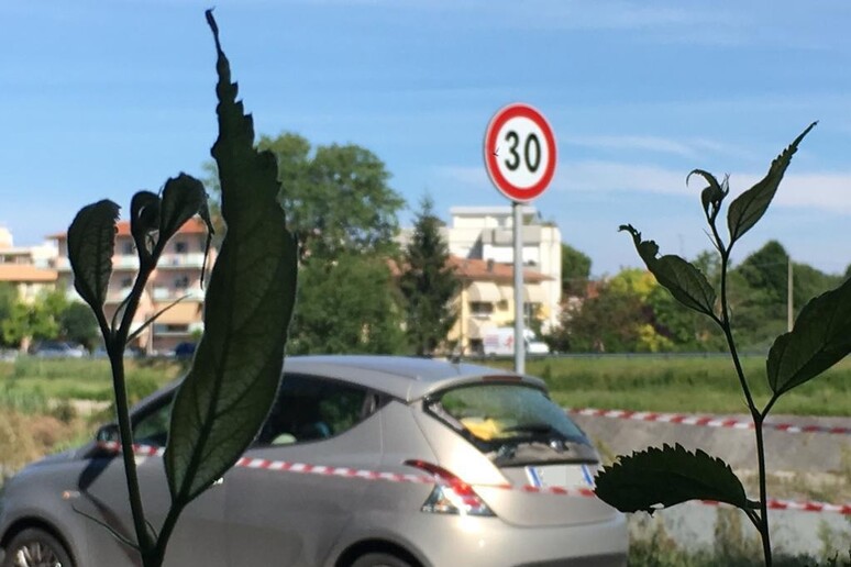 Auto non si ferma all 'alt Polizia, sparatoria a Rimini - RIPRODUZIONE RISERVATA