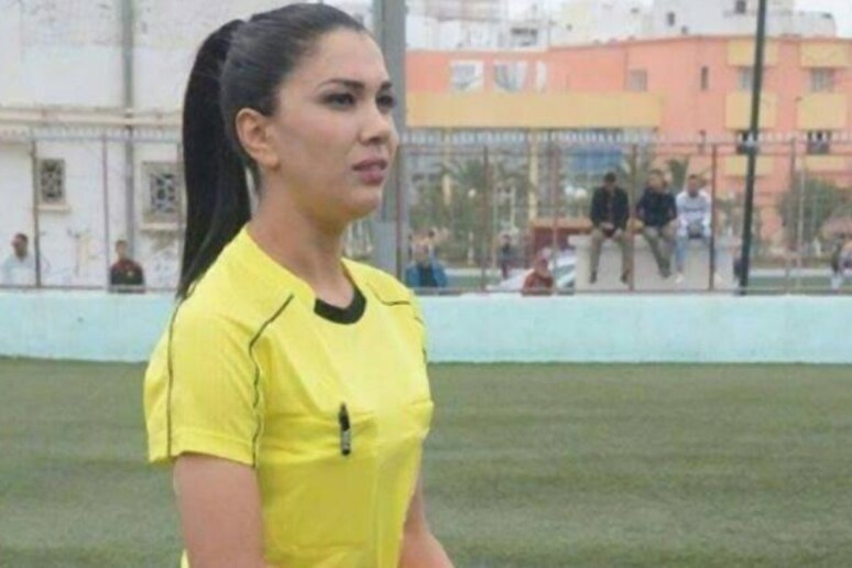 Dorsaf Gnaouti, primo arbitro donna nella storia del calcio tunisino -     RIPRODUZIONE RISERVATA