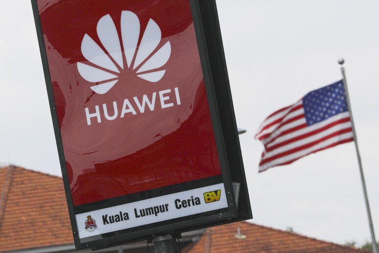 Huawei:crollano (-40%) le vendite estere di smartphone © ANSA/EPA