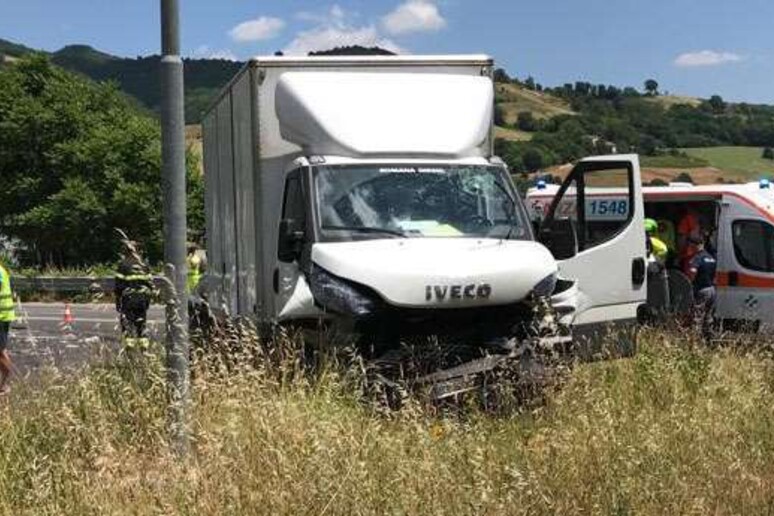 Incidenti stradali: tamponamento a Cagli, morto 57enne - RIPRODUZIONE RISERVATA