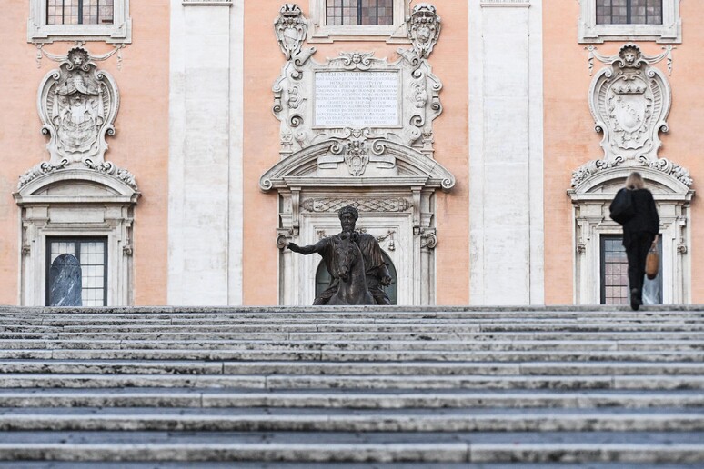 La statua del Marco Aurelio in piazza del Campidoglio - RIPRODUZIONE RISERVATA