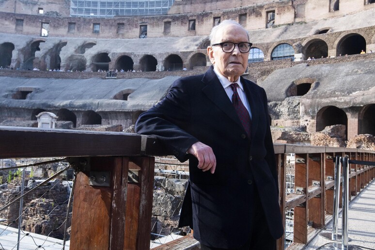 Il compositore Ennio Morricone durante la cerimonia di consegna del premio Presidio Culturale  Italiano presso il Colosseo a Roma, 6 giugno 2019. ANSA/CLAUDIO PERI - RIPRODUZIONE RISERVATA