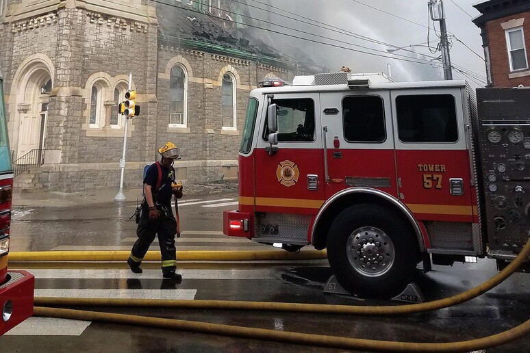 Fire burning at a West Philadelphia Church © ANSA/EPA