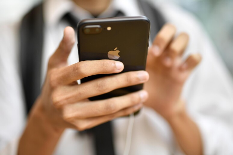 iPhone 12 attesi con entrambe le tecnologie 5G © ANSA/EPA