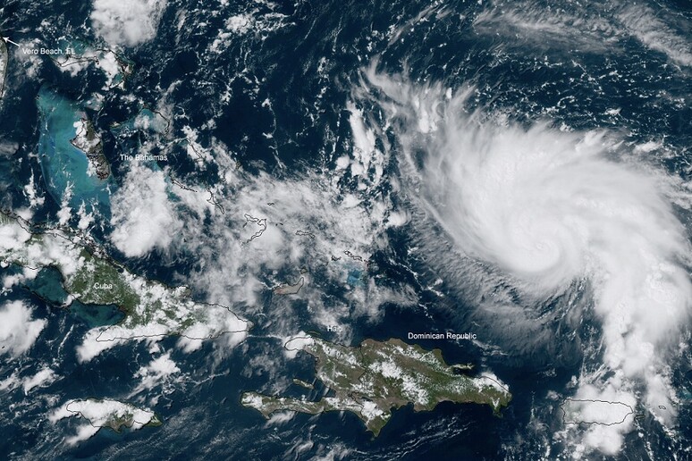 L’uragano Dorian fotografato dal satellite GOES-East (fonte: Noaa) - RIPRODUZIONE RISERVATA