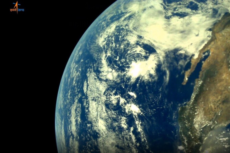 Le prime foto della Terra scattate dalla sonda Chandrayaan-2 in viaggio verso la Luna (fonte: ISRO) - RIPRODUZIONE RISERVATA