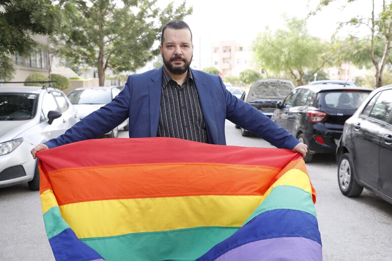 L 'avvocato Mounir Baatour, apertamente gay, escluso dalla lista dei candidati ammessi alle elezioni presidenziali in Tunisia © ANSA/EPA