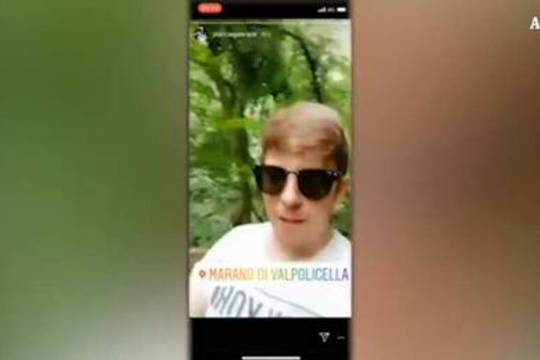 Un fermo immagine del video postato dal turista - RIPRODUZIONE RISERVATA