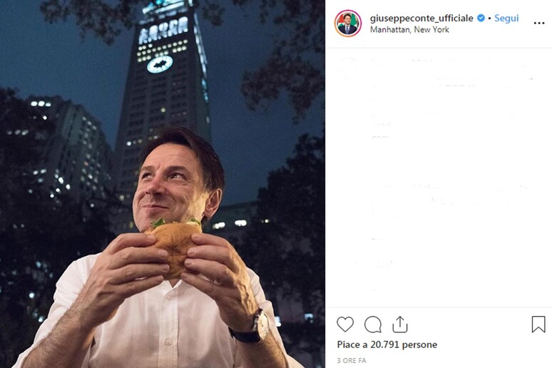 Conte posta foto su Instagram mentre mangia hamburger a Ny - RIPRODUZIONE RISERVATA