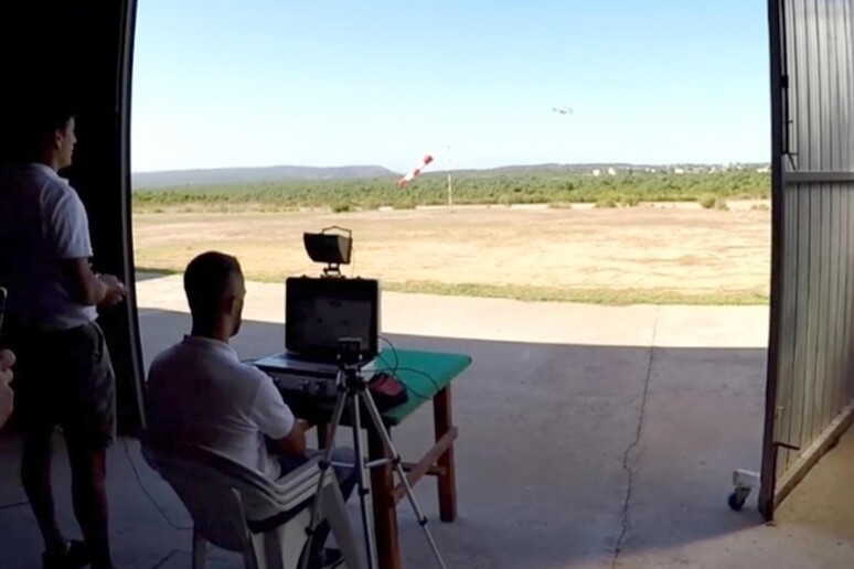 Ora il drone si pilota con lo sguardo dell 'operatore - RIPRODUZIONE RISERVATA
