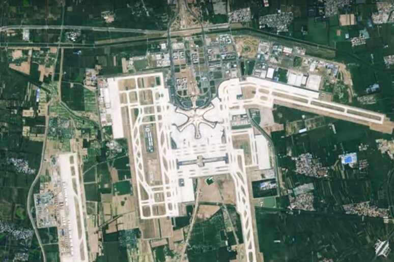 L 'aeroporto di Pechino Daxing visto dallo spazio (fonte: Copernicus, ESA) - RIPRODUZIONE RISERVATA