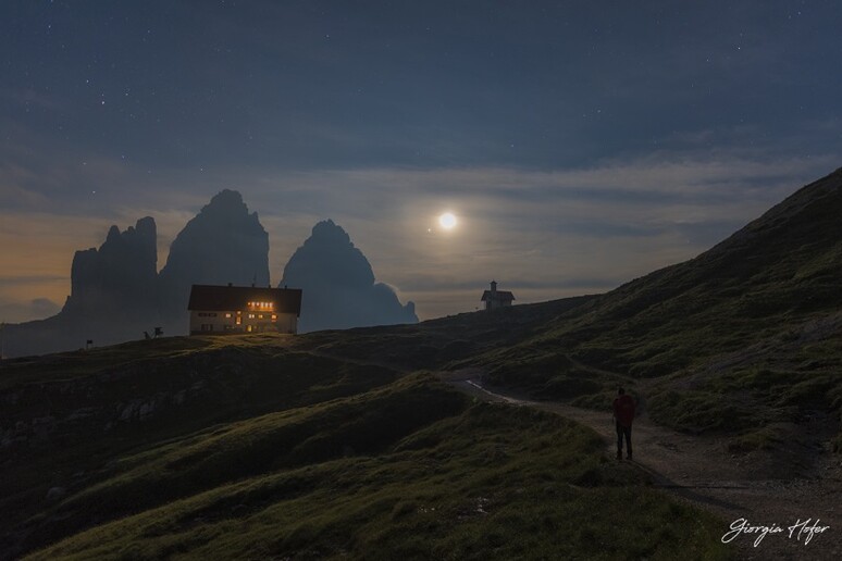 La Luna e Giove sulle Tre Cime di Lavaredo, nelle Dolomiti, ritratte dall’astrofila italiana Giorgia Hofer (fonte: Giorgia Hofer) - RIPRODUZIONE RISERVATA