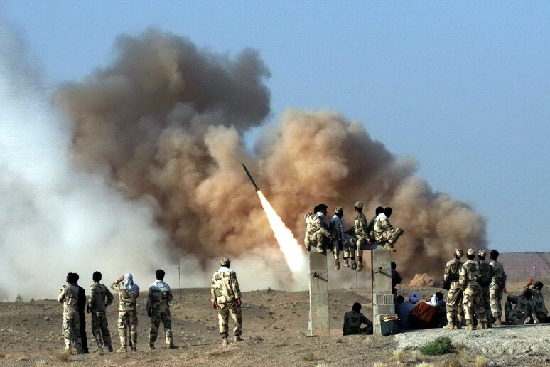 IRGC launch missiles on al-Assad air base in Iraq © ANSA/EPA