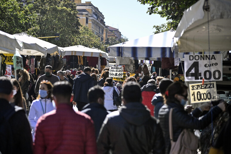 Il mercato di Porta Portese - RIPRODUZIONE RISERVATA