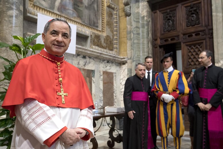 Becciu:  'soldi ai fratelli ', Vaticano lo indaga per peculato - RIPRODUZIONE RISERVATA