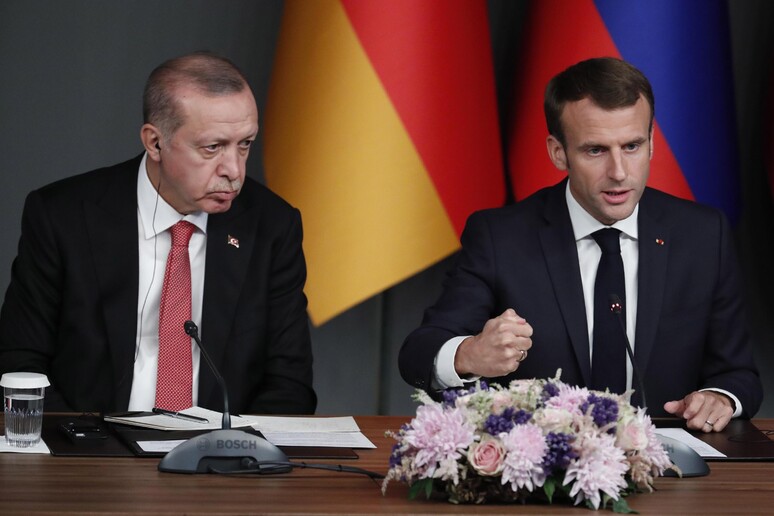 Erdogan contro Macron, invita a boicottare i prodotti francesi © ANSA/EPA