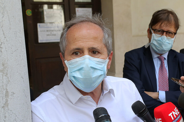 Il direttore del laboratorio di Microbiologia e virologia di Padova, Andrea Crisanti - RIPRODUZIONE RISERVATA