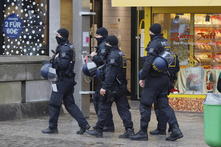 La polizia a Francoforte © ANSA/EPA