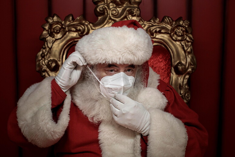 Christmas time amid coronavirus pandemic © ANSA/EPA