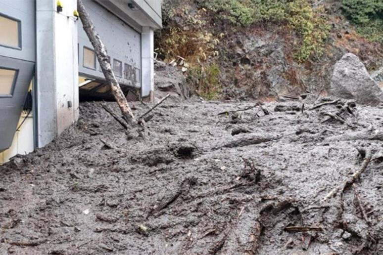 I danni causati dal maltempo in Alto Adige. ANSA/ US PROVINCIA BOLZANO - RIPRODUZIONE RISERVATA
