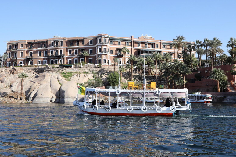 Battello sul Nilo a Aswan, crollo del turismo in Egitto per il coronavirus © ANSA/EPA