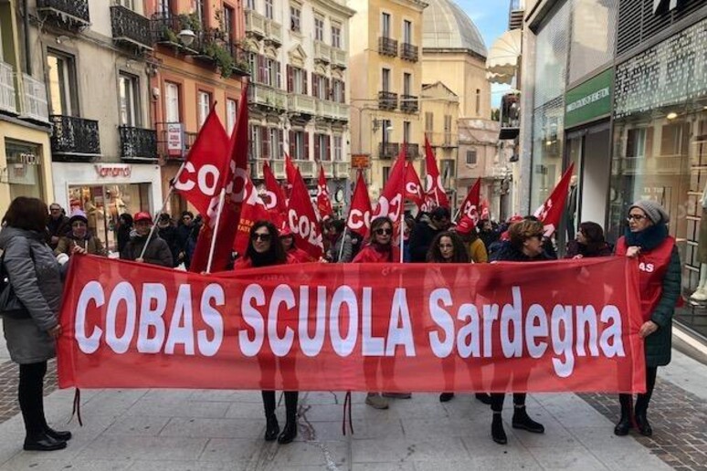 Scuola: protesta Cobas a Cagliari - RIPRODUZIONE RISERVATA