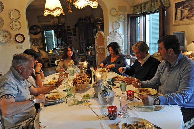 In Sardegna prima legge in Italia sull 'Home restaurant - RIPRODUZIONE RISERVATA
