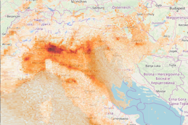 I colori indicano la progrssiva riduzione dello smog sull 'Italia settentrionale dall 'inizio emergenza coronavirus (fonte: S. Gassò, Twitter, Copernicus, Esa) - RIPRODUZIONE RISERVATA