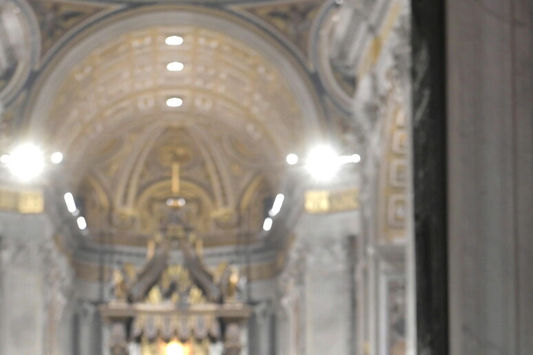 Papa Francesco a San Pietro © ANSA/EPA