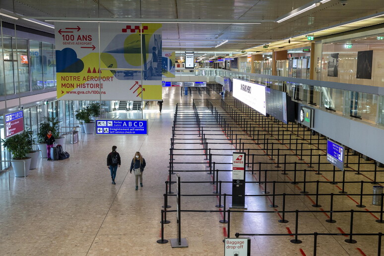 L 'aeroporto di Ginevra semideserto - RIPRODUZIONE RISERVATA
