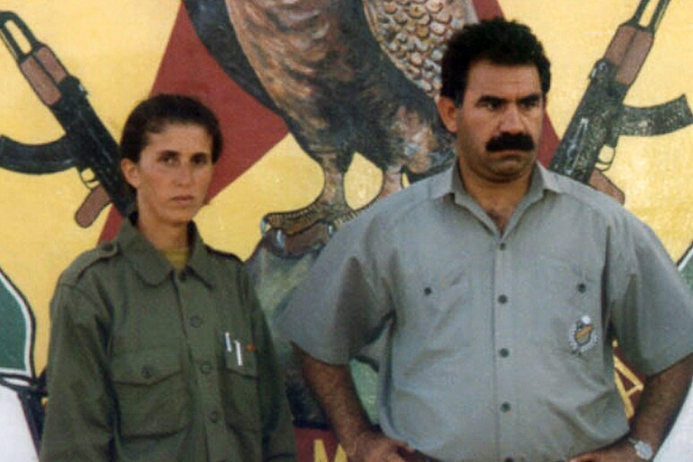 Sakine Cansiz e Abdullah Ocalan in un 'immagine d 'archivio - RIPRODUZIONE RISERVATA