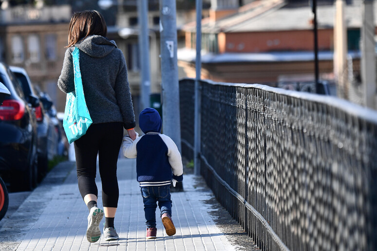 Viminale, camminata genitore-figlio: sì ma vicino a casa - RIPRODUZIONE RISERVATA