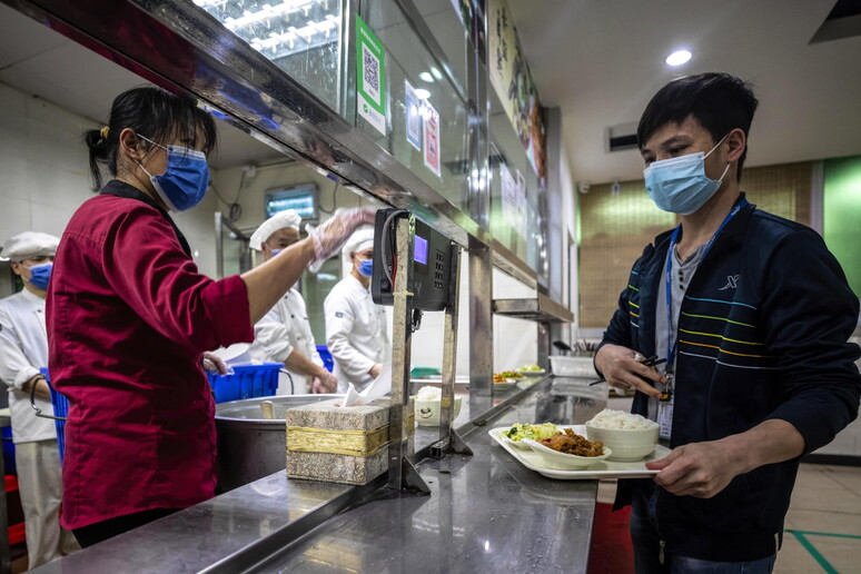 Coronavirus, in Cina deficit commerciale di 7 miliardi di dollari © ANSA/EPA