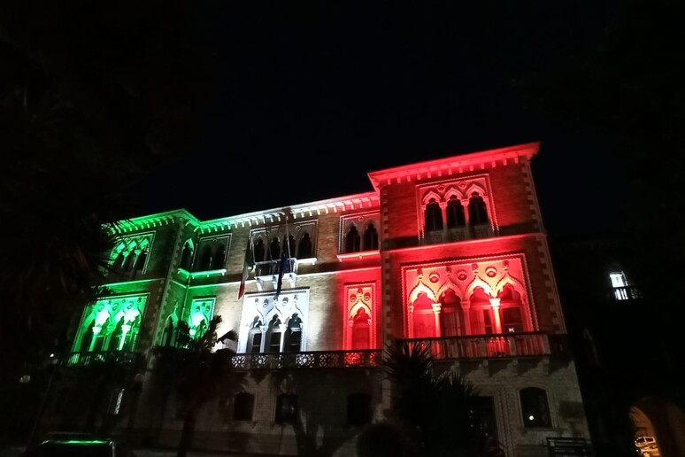 Coronavirus: Prefettura Palermo illuminata con il tricolore - RIPRODUZIONE RISERVATA