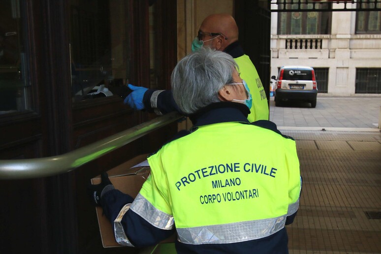 La Protezione civile a Milano - RIPRODUZIONE RISERVATA