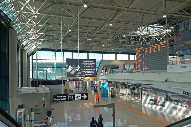 Aeroporto  'Leonardo Da Vinci ' - RIPRODUZIONE RISERVATA