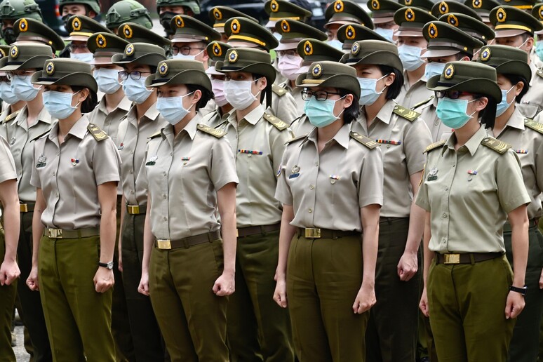 Donne poliziotto a Taiwan © ANSA/AFP