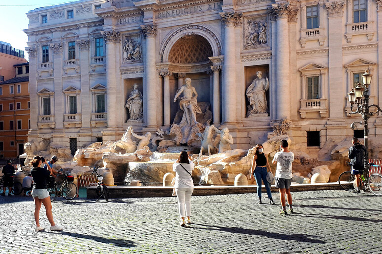 Pochi i turisti a Fontana di Trevi/ Foto di Martino Iannone - RIPRODUZIONE RISERVATA
