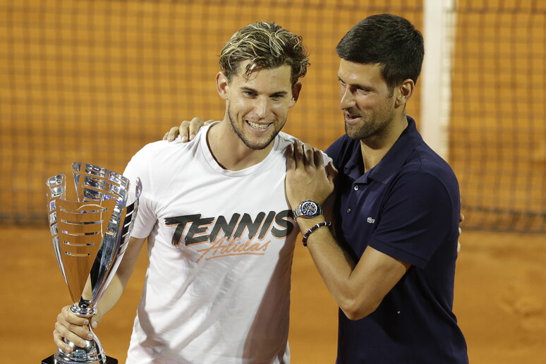 Novak Djokovic (d) con Dominic Thiem durante l 'Adria Tour in Croazia © ANSA/EPA