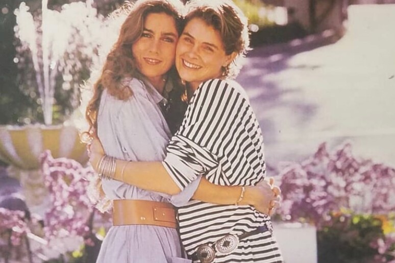 Romina con la sorella, l 'immagine postata su Instagram - RIPRODUZIONE RISERVATA