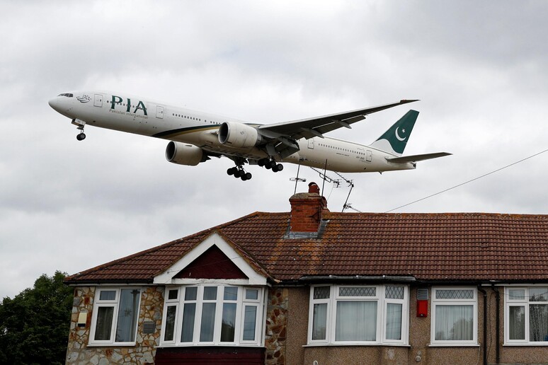 Un decollo da Londra © ANSA/AFP
