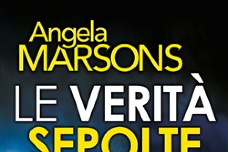 La copertina del libro di Angela Marsons  'Le verità sepolte ' - RIPRODUZIONE RISERVATA